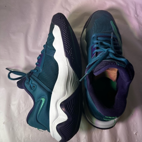 Nike Turquoise and Navy Athletic Shoes main image 11